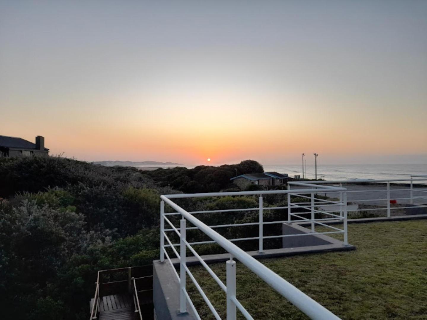 Kelly'S Beachfront Apartments Port Alfred Exterior photo
