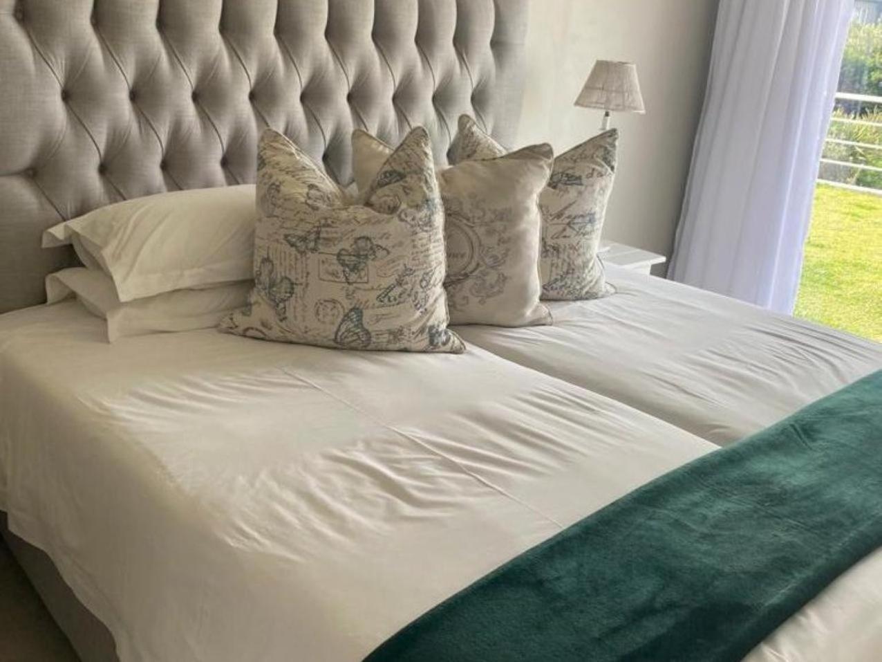 Kelly'S Beachfront Apartments Port Alfred Room photo