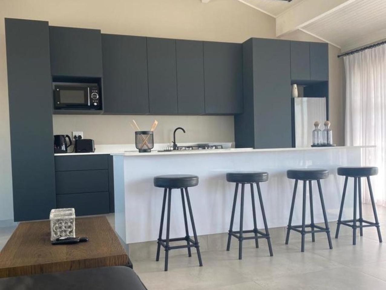 Kelly'S Beachfront Apartments Port Alfred Room photo