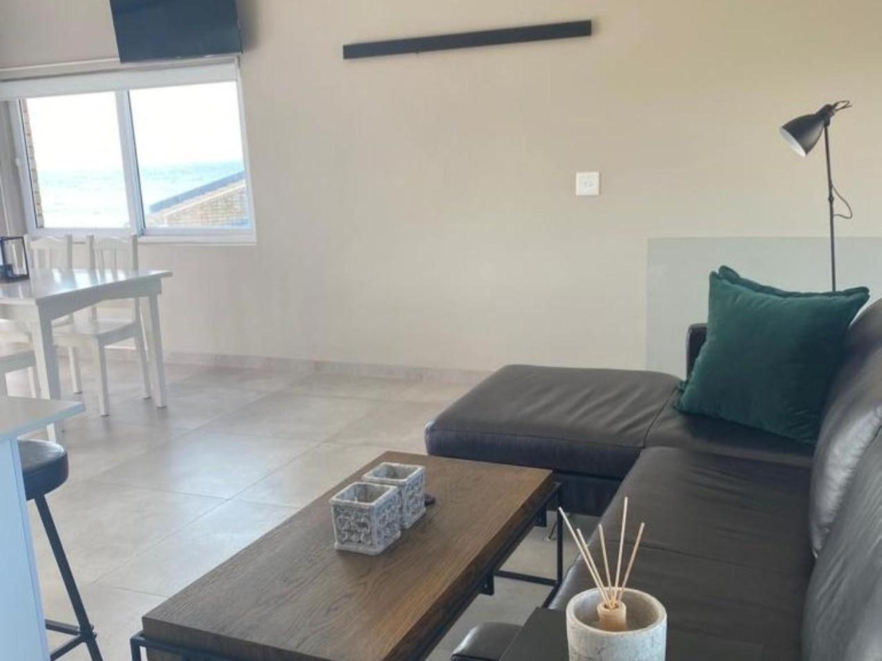 Kelly'S Beachfront Apartments Port Alfred Room photo