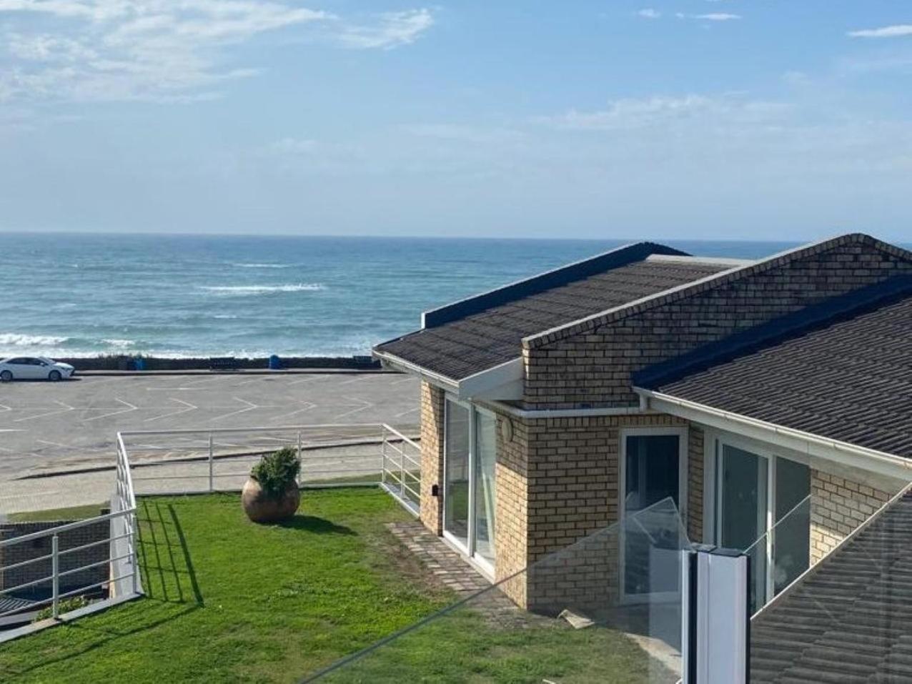 Kelly'S Beachfront Apartments Port Alfred Room photo